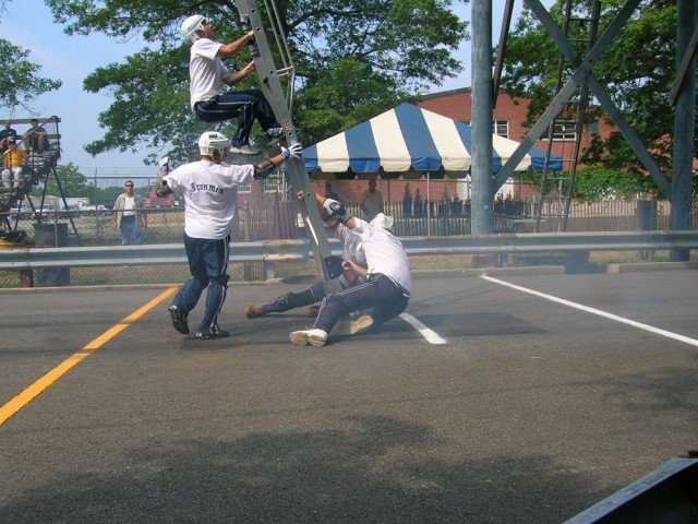 B Ladder @ Riverhead 7/19/08.  5th place time of 6.01.
Corwin & Mass spiking, Burgess throwing & Watts climbing.